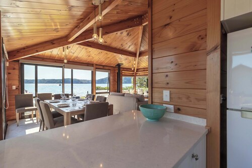 Classic Rotoiti Lakefront | Private Jetty & Views!