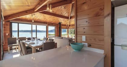 Classic Rotoiti Lakefront | Private Jetty & Views!