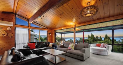 Aroha Te Taumata | Great Lake Views & Spa Pool