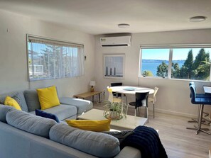 TV - Aroha - Lake Views, Spa Pool & Annexe, Sleeps 12 (Rotorua)