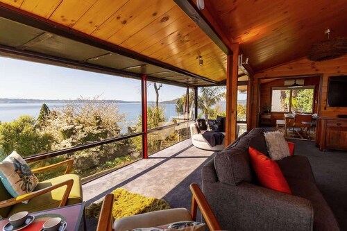 Aroha Te Taumata | Great Lake Views & Spa Pool