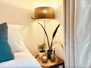 2 camere, una scrivania, ferro/asse da stiro, culla da viaggio