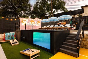 المنطقة المحيطة بالمنشأة