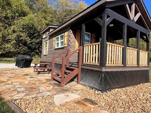 Property grounds - New Cabin for an Adventure (Peculiar)