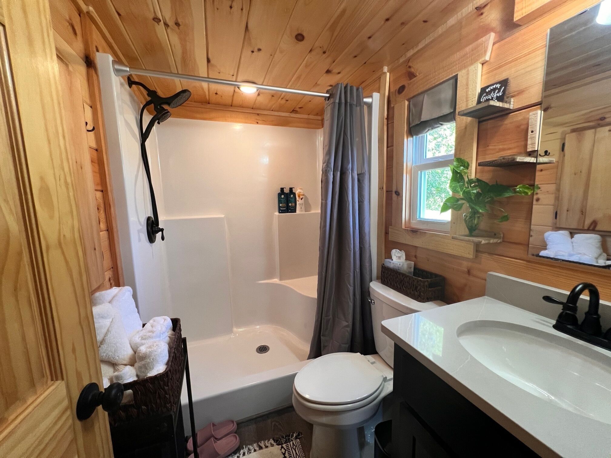 Hårføner, håndklær, såpe og sjampo