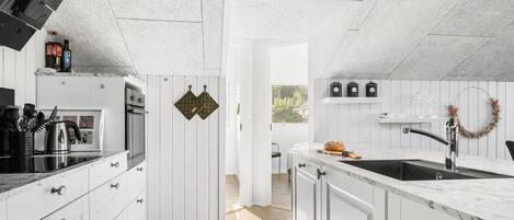 Frigorifero, forno, piano cottura, lavastoviglie