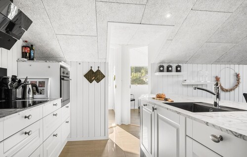 5 bedroom cozy home in Hejls