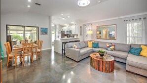 A spacious living area with a dining set, a sofa, and a coffee table. - 3-bed house in fabulous Fort Myers with WiFi, AC,   6 miles from the Airport.   (Fort Myers)