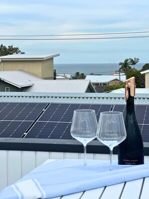 Property grounds - Casa Dis Caves Beach. 350m to beach, Family Friendly. (Caves Beach)