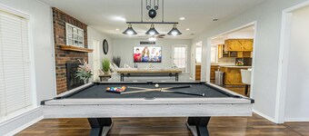 Suburban Oasis,Pool& Spa, Ping pong, Air Hockey, Pool table & Arcade, Cul De Sac