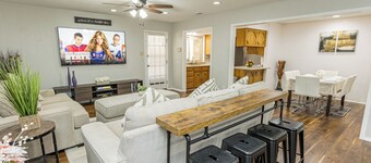 Suburban Oasis,Pool& Spa, Ping pong, Air Hockey, Pool table & Arcade, Cul De Sac