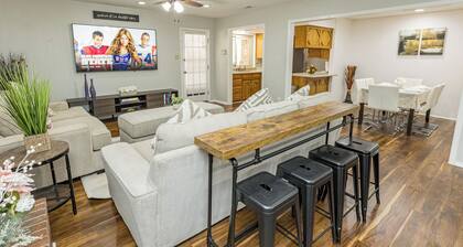 Suburban Oasis,Pool& Spa, Ping pong, Air Hockey, Pool table & Arcade, Cul De Sac