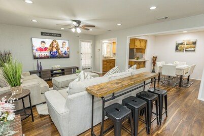 Suburban Oasis,Pool& Spa, Ping pong, Air Hockey, Pool table & Arcade, Cul De Sac