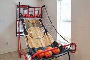 Fitness facility - Suburban Oasis,Pool& Spa, Ping pong, Air Hockey, Pool table & Arcade, Cul De Sac (North Richland Hills)