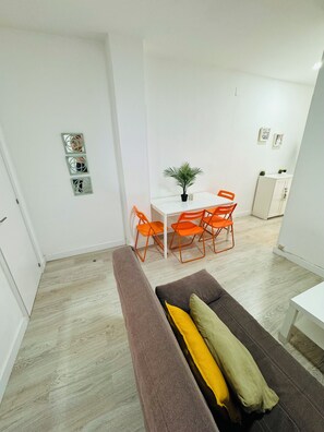 Living area - TH Sanse Apartment (San Sebastián de los Reyes)