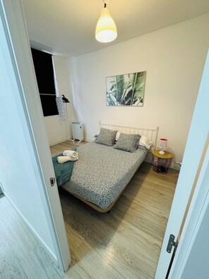 1 chambre, fer et planche à repasser, Wi-Fi, draps fournis