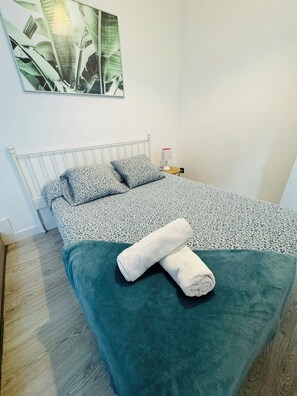 1 chambre, fer et planche à repasser, Wi-Fi, draps fournis