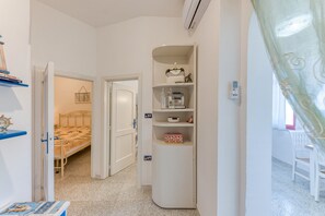 2 bedrooms, iron/ironing board, free WiFi, bed sheets - Villa 'Bissu' with Sea View, Private Terrace and Air Conditioning (Castro)