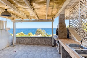Terrace/patio - Villa 'Bissu' with Sea View, Private Terrace and Air Conditioning (Castro)