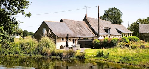 Studio 'Gîte B du Domaine de l'Epinay with Private Terrace, Garden and Wi-Fi