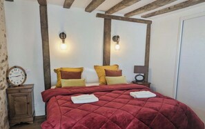 1 chambre, fer et planche à repasser, accès au Wi-Fi (inclus)