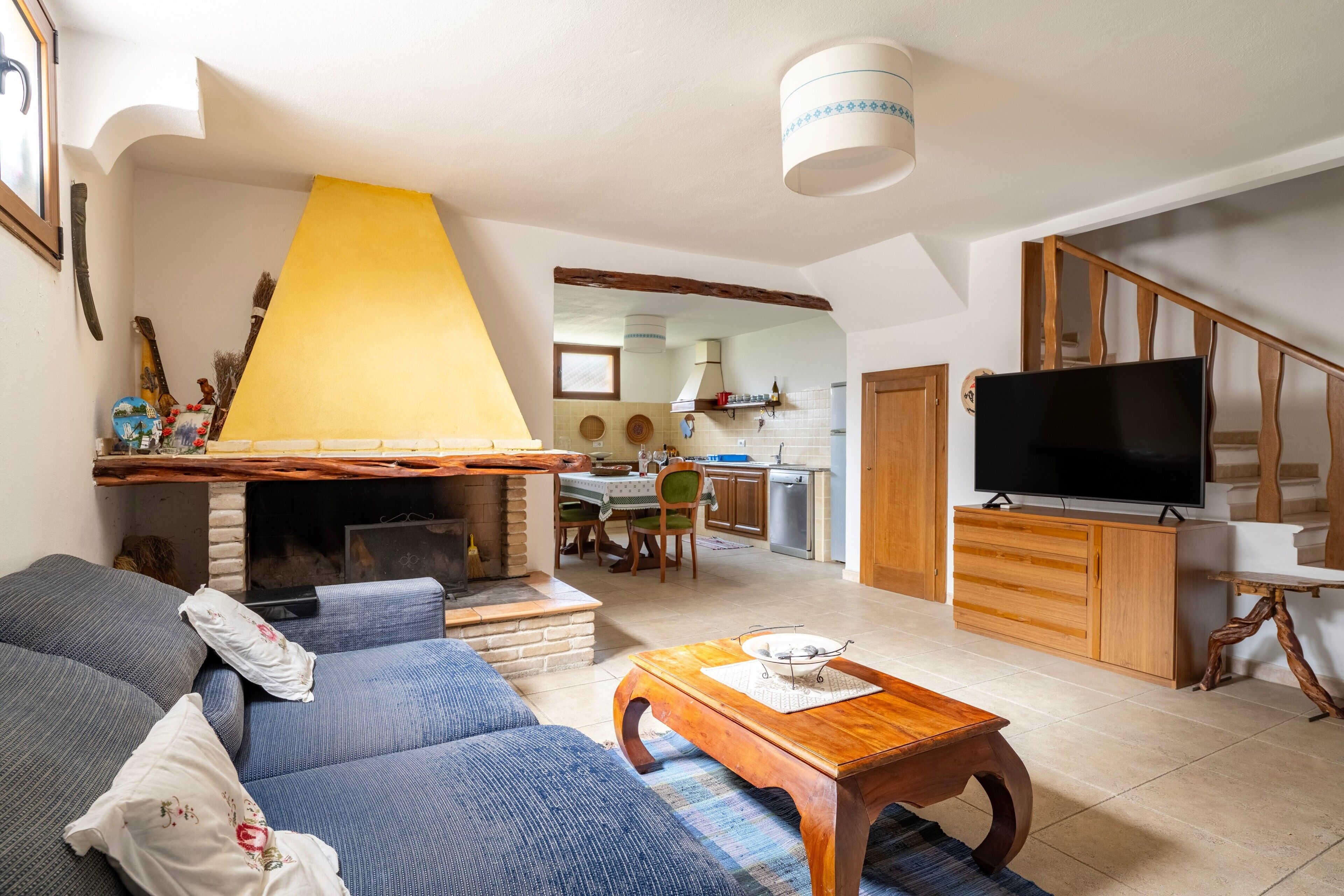 Télévision, cheminée