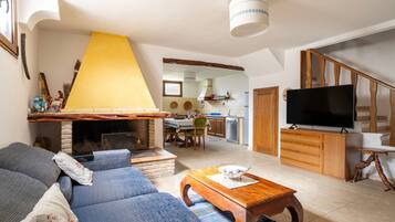 Televisie en een open haard