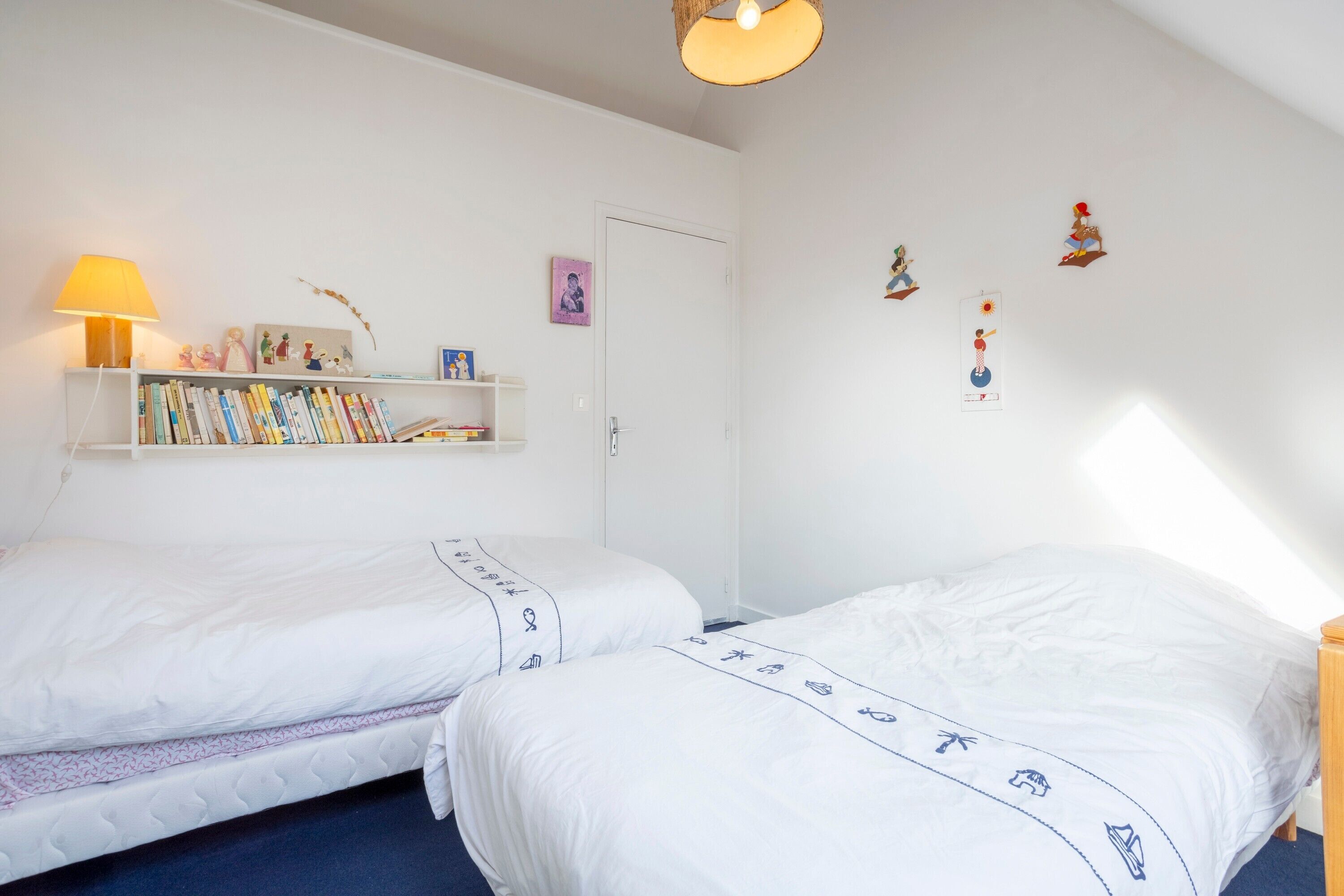3 bedrooms, iron/ironing board, free WiFi, bed sheets