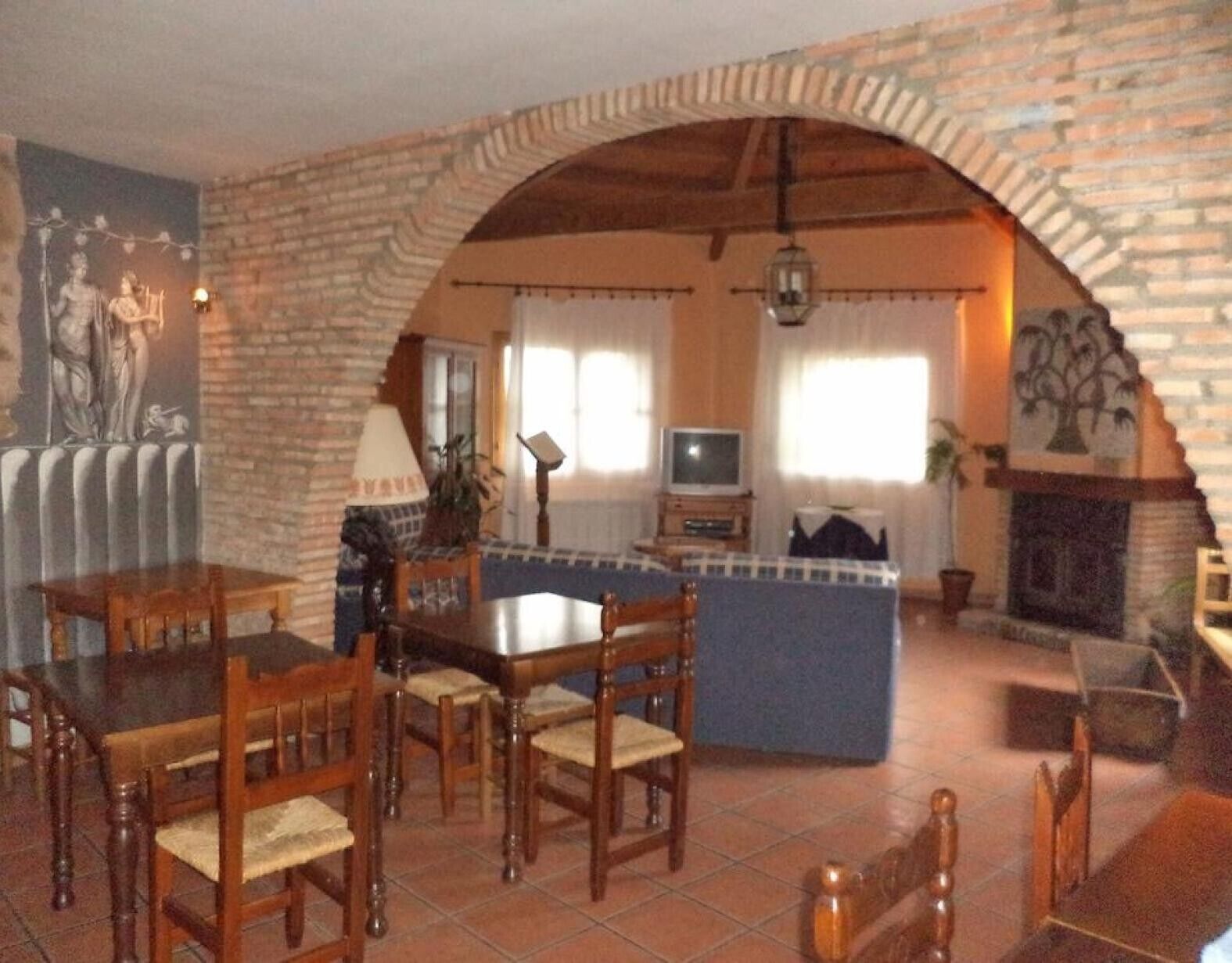 TV, fireplace, DVD player