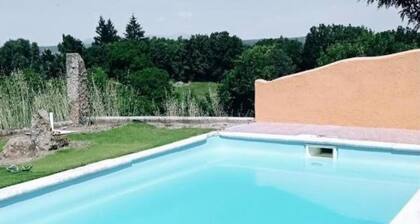 Casa rural 'Mansió De La Plata' con vistas a la montaña, piscina privada y Wi-Fi