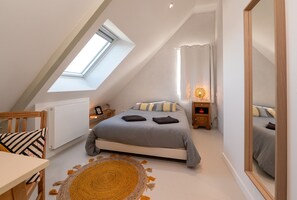 6 slaapkamers, een strijkplank/strijkijzer, gratis wifi, beddengoed