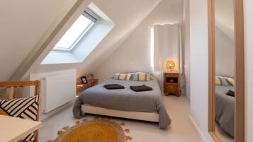 6 多间卧室、熨斗/熨衣板、免费 WiFi、床单