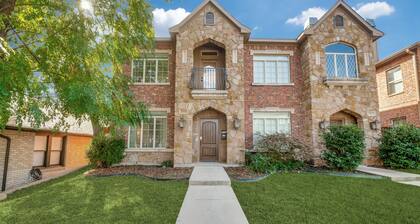 NEW! Charming Retreat Near Dickie's Arena – Cozy & Stylish Fort Worth Getaway