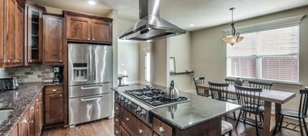 NEW! Charming Retreat Near Dickie's Arena – Cozy & Stylish Fort Worth Getaway
