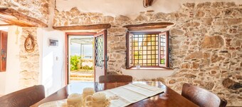 Holiday Home 'Casa Della Nonna Nel Borgo' with Mountain View, Private Garden and Wi-Fi