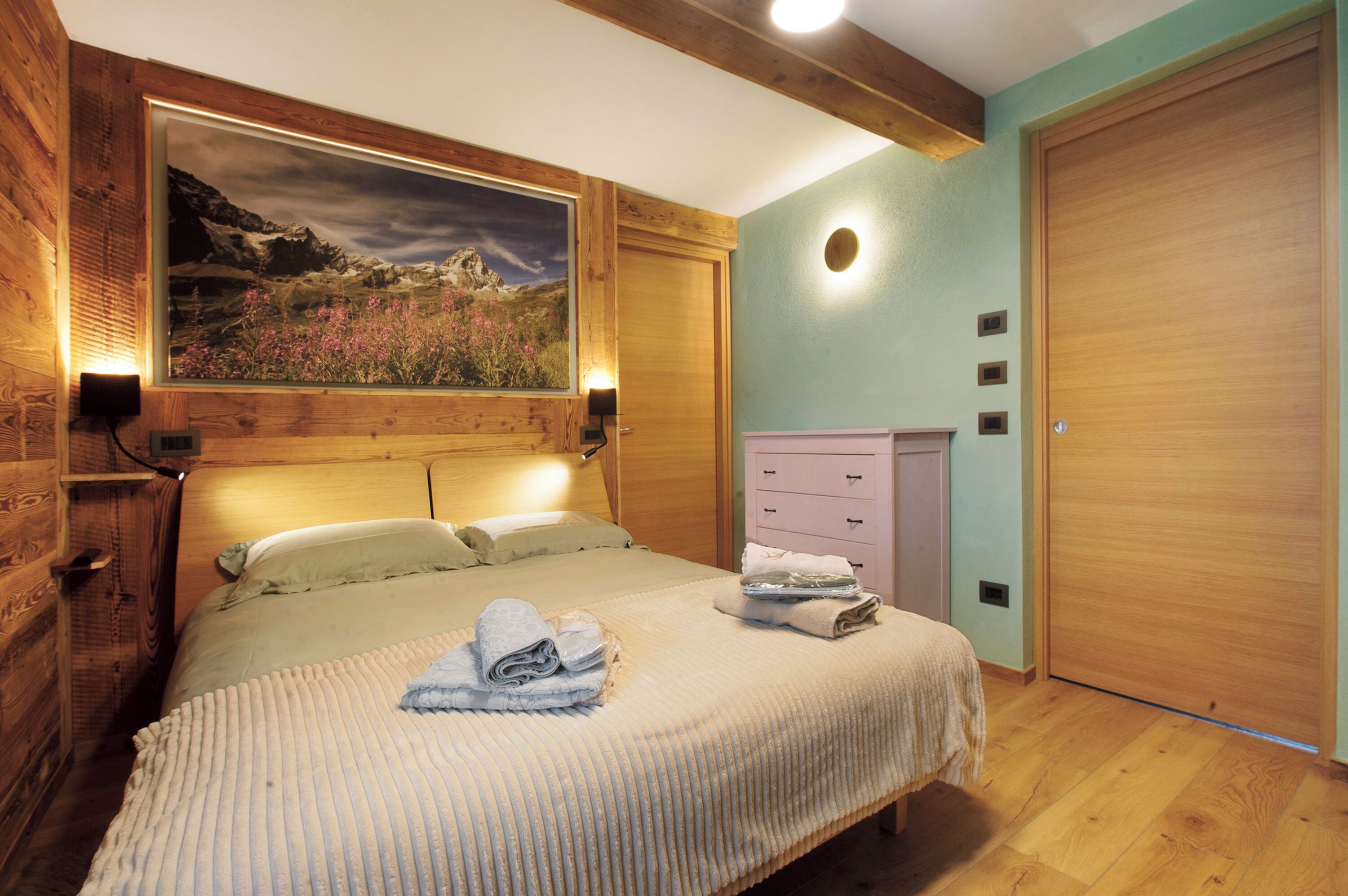 2 室のベッドルーム、アイロン / アイロン台、WiFi (無料)、ベッドシーツ