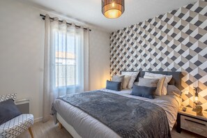 3 bedrooms, iron/ironing board, free WiFi, bed sheets - Holiday Home 'Maison 6pers 3kms De La Plage' with Private Terrace, Garden and Wi-Fi (Saint-Jean-de-Monts)