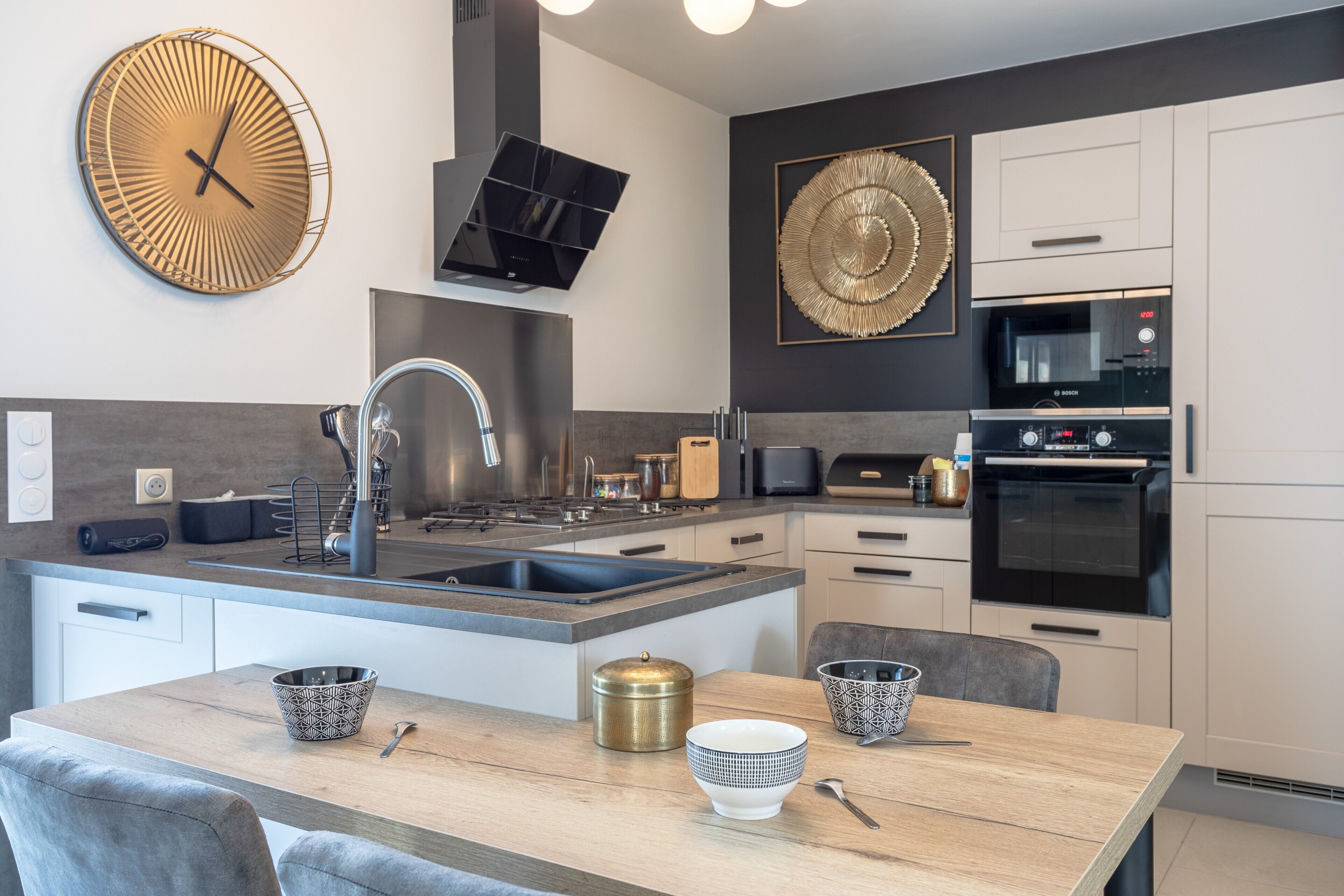 Køleskab, mikrobølgeovn, ovn, kogeplade