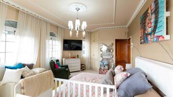 3 chambres, fer et planche Ă repasser, Wi-Fi, draps fournis