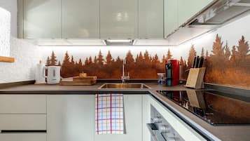 Frigorifero, forno, piano cottura, lavastoviglie