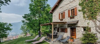 Chalet 'Casa di Nini' with Private Terrace, Private Garden and Wi-Fi