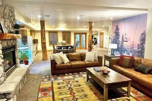 TV - HotTub, Gym, Close to Everything (Murray)