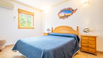 4 slaapkamers, een strijkplank/strijkijzer, gratis wifi, beddengoed