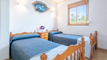 4 slaapkamers, een strijkplank/strijkijzer, gratis wifi, beddengoed