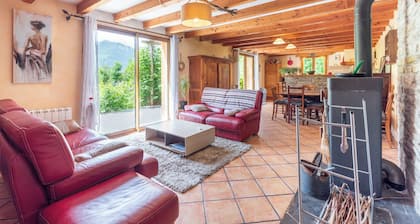 Maison de vacances 'Gite Baupeillas' avec vue sur les montagnes, terrasse privée et Wi-Fi