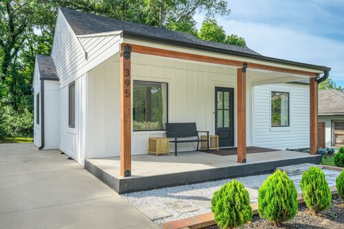 Charming 2-bedroom house with WiFi, AC in Spartanburg