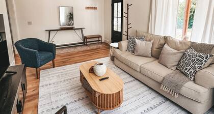 Charming 2-bedroom house with WiFi, AC in Spartanburg