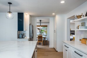 Micro-ondas, fogão, cooktop, lava-louças