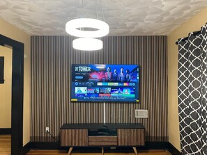 Interior - 2Kings Luxury Home - Spacious Stay in Newark, NJ Near NYC & EWR Airport (Newark)