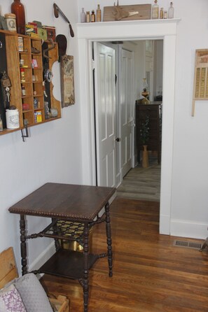 Interior - Flagstaff's Old Library THE RAWSON HOUSE, Downtown, Snowbowl, Grill! (Flagstaff)